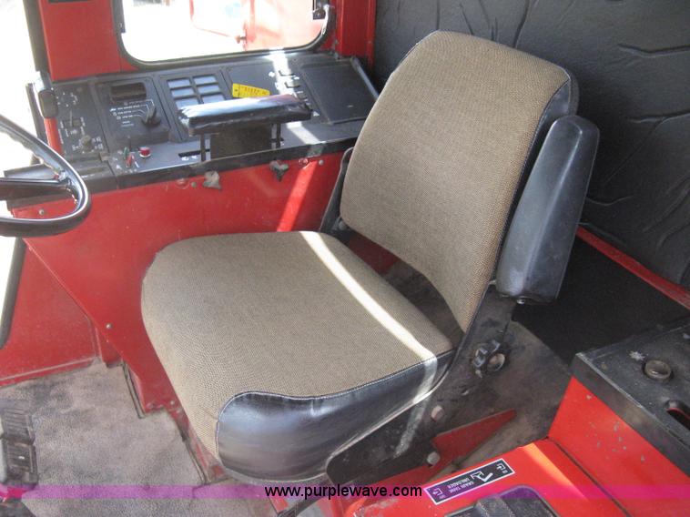 image for item G8279 1983 International 1460 Axial-Flow combine