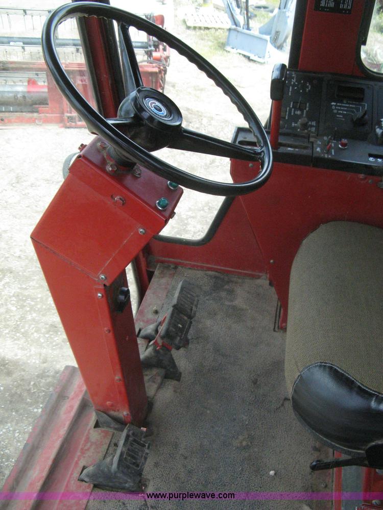 image for item G8279 1983 International 1460 Axial-Flow combine