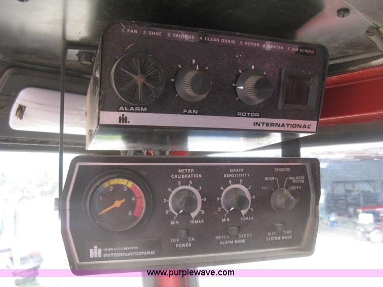 image for item G8279 1983 International 1460 Axial-Flow combine