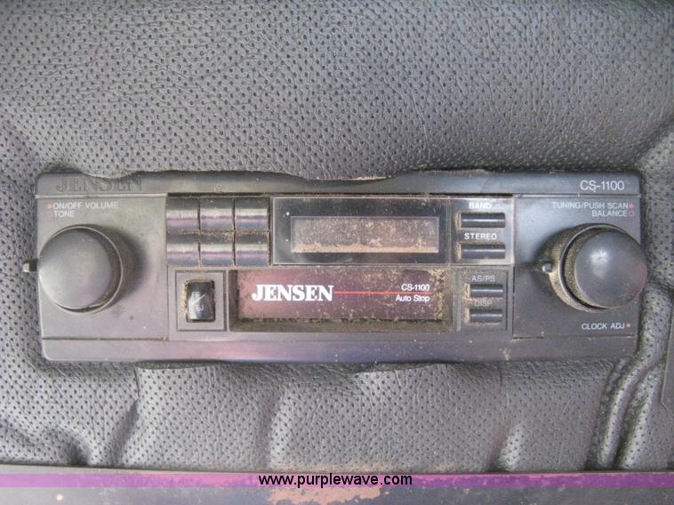 image for item G8279 1983 International 1460 Axial-Flow combine