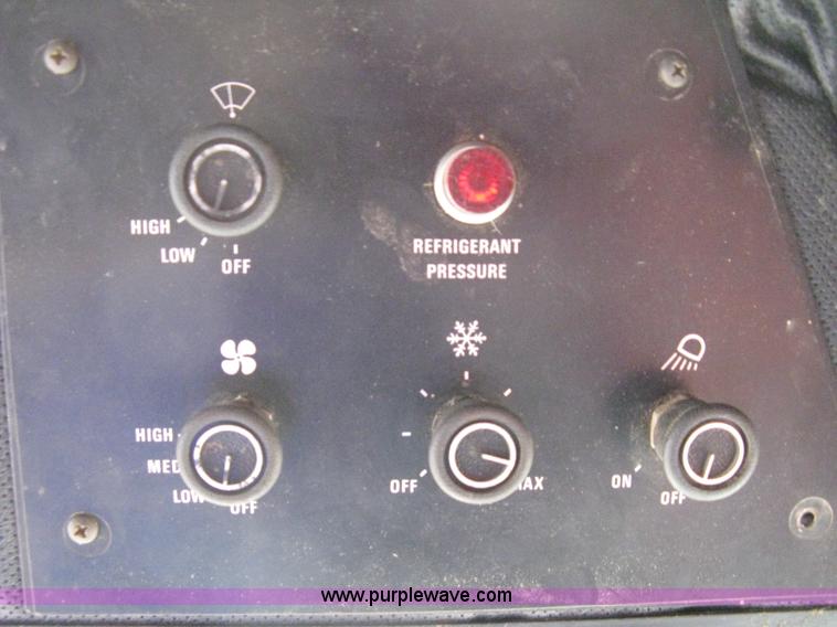 image for item G8279 1983 International 1460 Axial-Flow combine