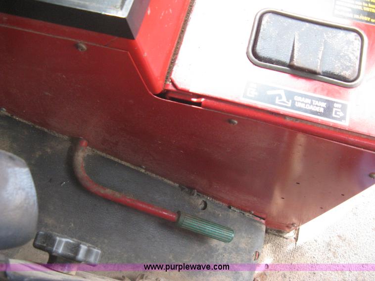 image for item G8279 1983 International 1460 Axial-Flow combine