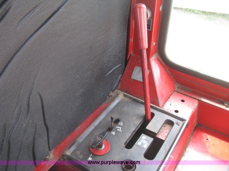 image for item G8279 1983 International 1460 Axial-Flow combine