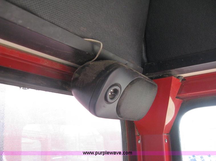 image for item G8279 1983 International 1460 Axial-Flow combine