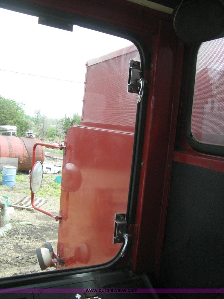 image for item G8279 1983 International 1460 Axial-Flow combine