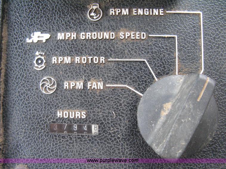 image for item G8279 1983 International 1460 Axial-Flow combine