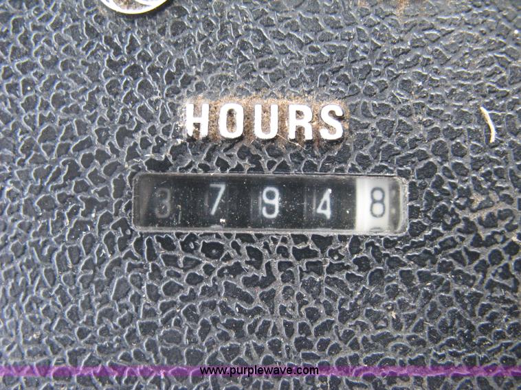 image for item G8279 1983 International 1460 Axial-Flow combine