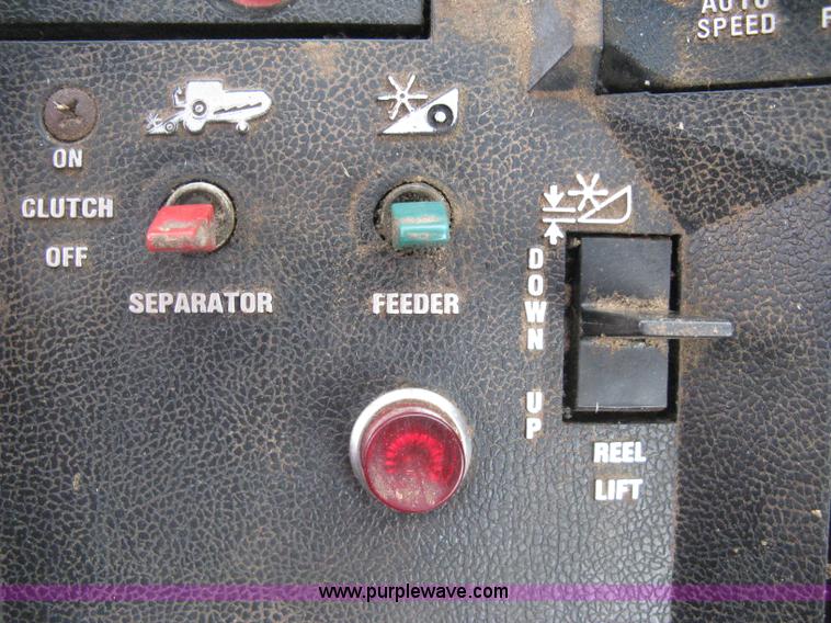 image for item G8279 1983 International 1460 Axial-Flow combine