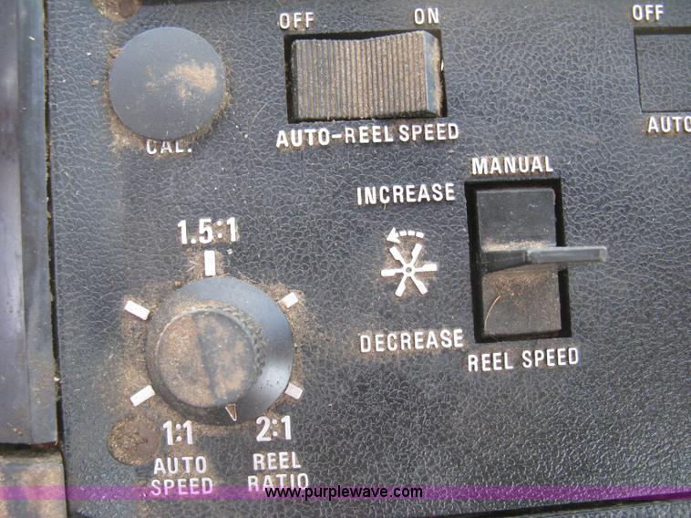 image for item G8279 1983 International 1460 Axial-Flow combine