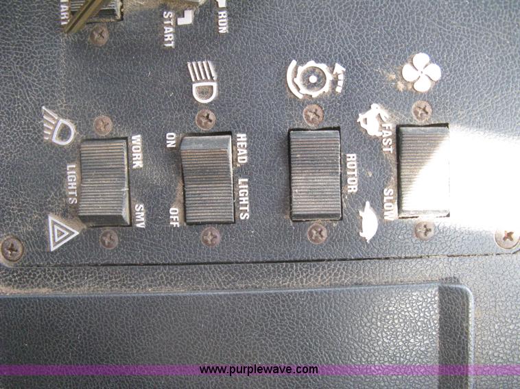 image for item G8279 1983 International 1460 Axial-Flow combine