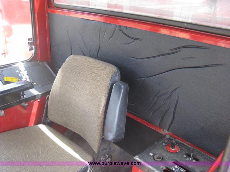 image for item G8279 1983 International 1460 Axial-Flow combine