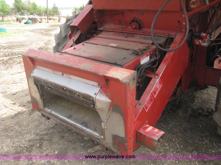 image for item G8279 1983 International 1460 Axial-Flow combine