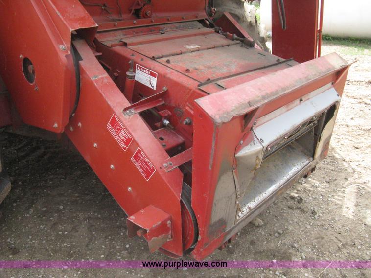 image for item G8279 1983 International 1460 Axial-Flow combine