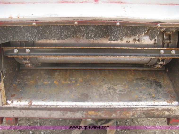 image for item G8279 1983 International 1460 Axial-Flow combine