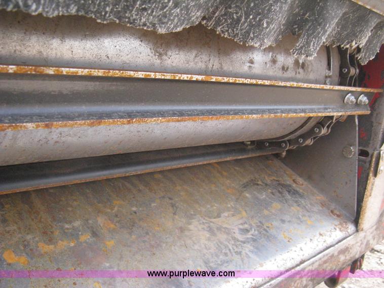 image for item G8279 1983 International 1460 Axial-Flow combine