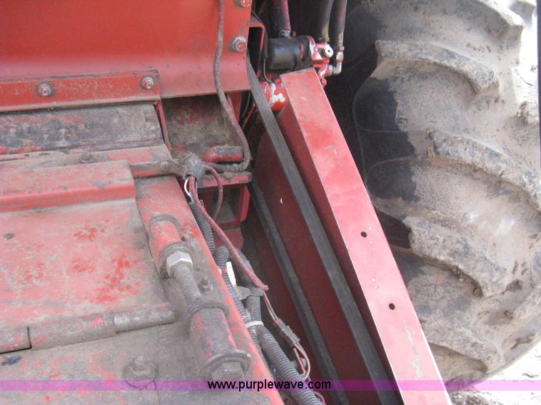 image for item G8279 1983 International 1460 Axial-Flow combine