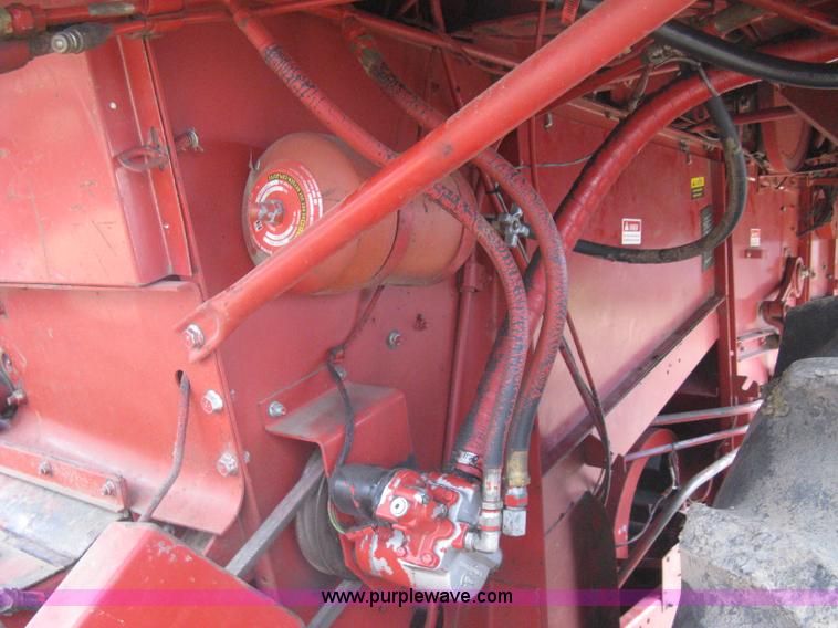 image for item G8279 1983 International 1460 Axial-Flow combine