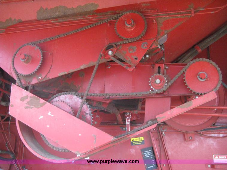 image for item G8279 1983 International 1460 Axial-Flow combine