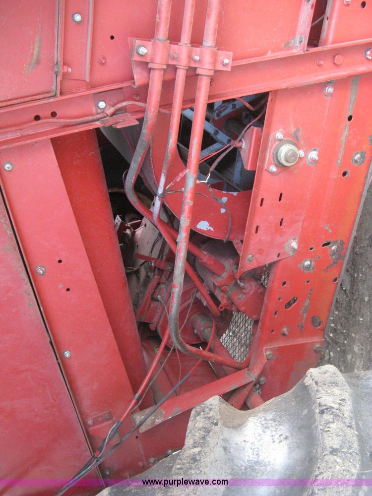 image for item G8279 1983 International 1460 Axial-Flow combine