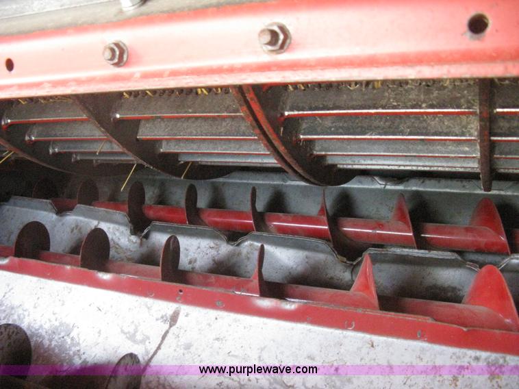 image for item G8279 1983 International 1460 Axial-Flow combine