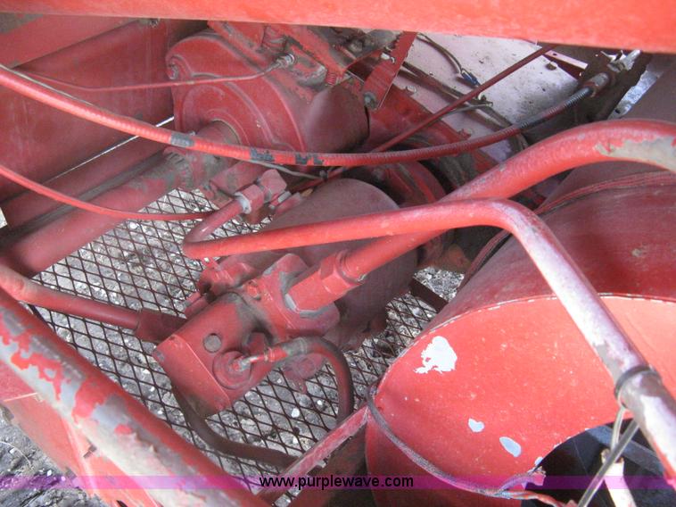 image for item G8279 1983 International 1460 Axial-Flow combine