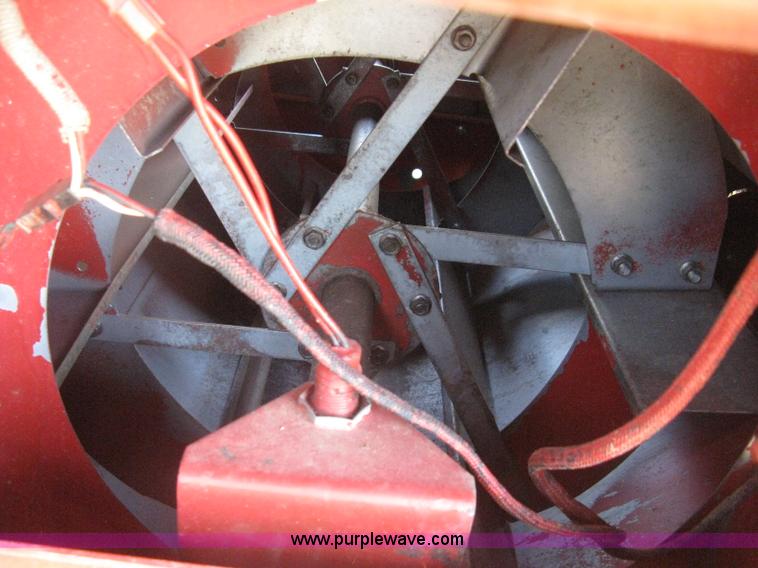 image for item G8279 1983 International 1460 Axial-Flow combine