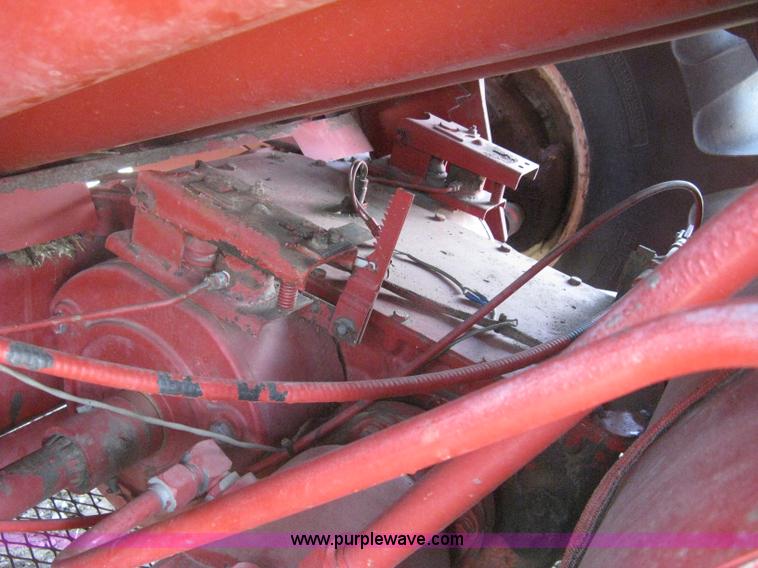 image for item G8279 1983 International 1460 Axial-Flow combine