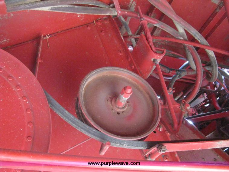 image for item G8279 1983 International 1460 Axial-Flow combine