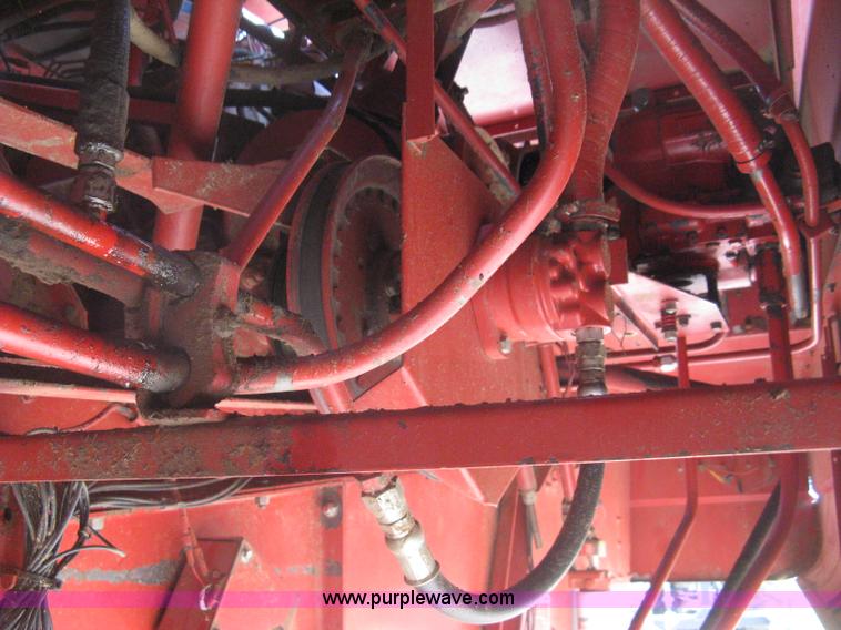 image for item G8279 1983 International 1460 Axial-Flow combine