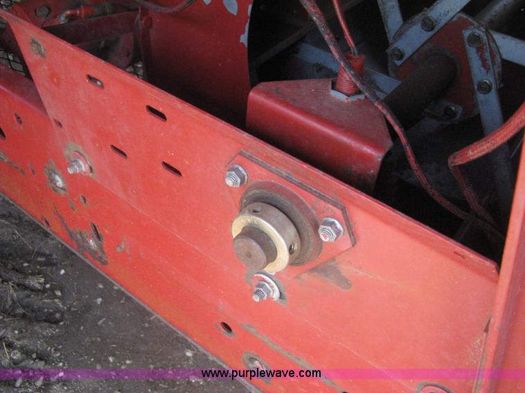 image for item G8279 1983 International 1460 Axial-Flow combine