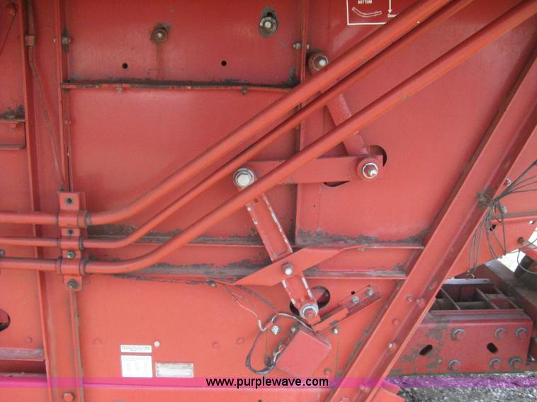 image for item G8279 1983 International 1460 Axial-Flow combine