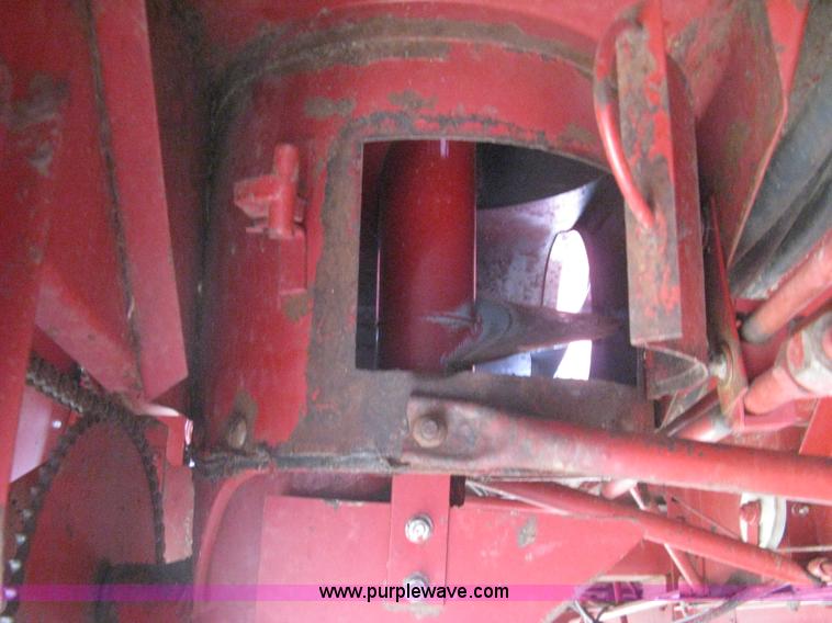 image for item G8279 1983 International 1460 Axial-Flow combine