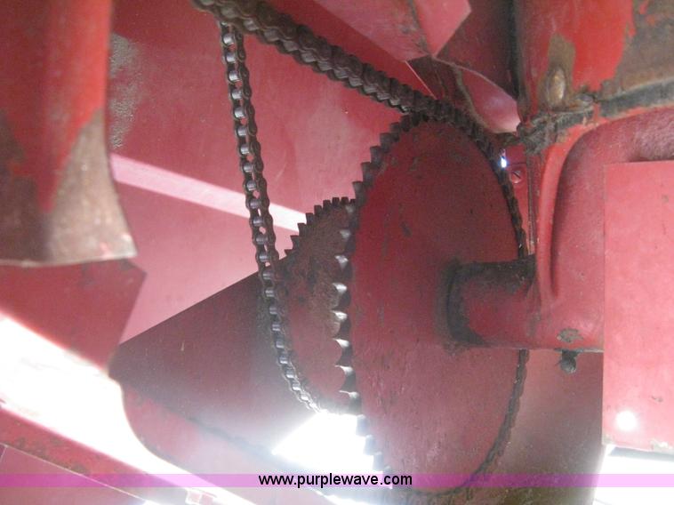 image for item G8279 1983 International 1460 Axial-Flow combine