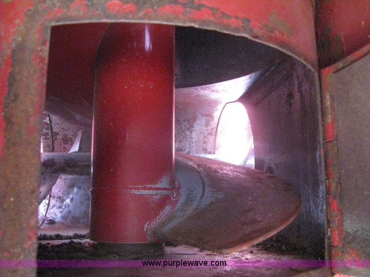 image for item G8279 1983 International 1460 Axial-Flow combine