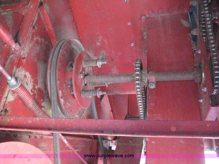 image for item G8279 1983 International 1460 Axial-Flow combine