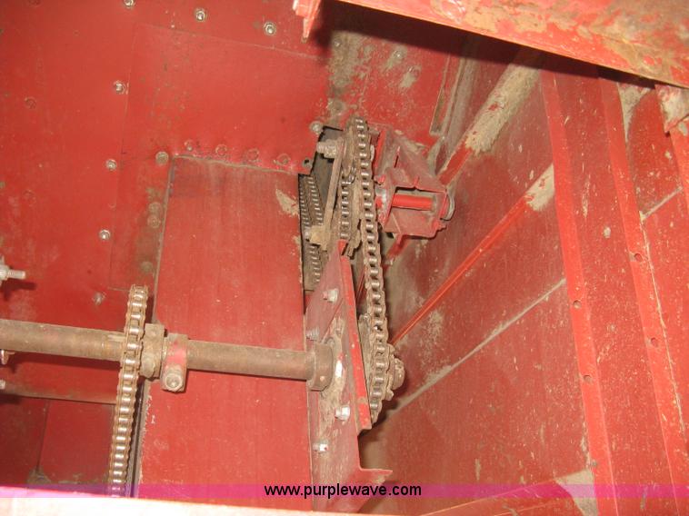 image for item G8279 1983 International 1460 Axial-Flow combine