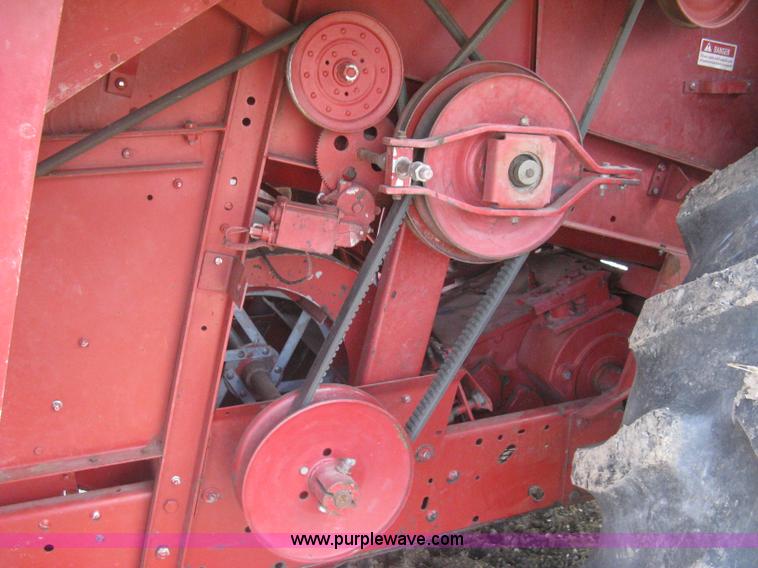 image for item G8279 1983 International 1460 Axial-Flow combine