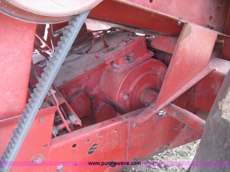 image for item G8279 1983 International 1460 Axial-Flow combine