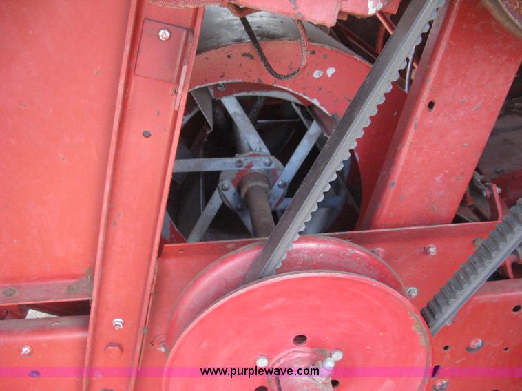 image for item G8279 1983 International 1460 Axial-Flow combine