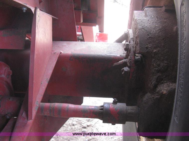 image for item G8279 1983 International 1460 Axial-Flow combine