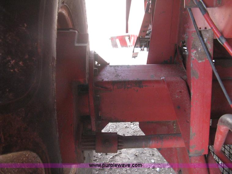 image for item G8279 1983 International 1460 Axial-Flow combine
