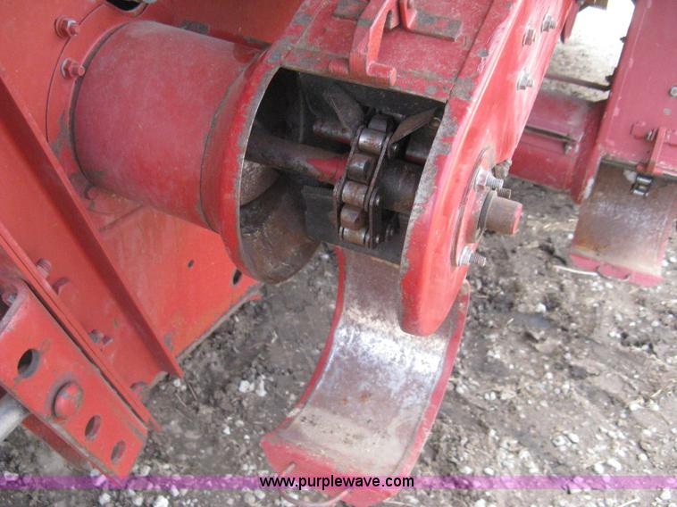 image for item G8279 1983 International 1460 Axial-Flow combine