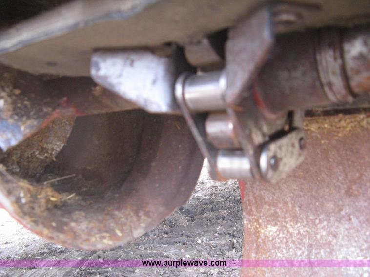 image for item G8279 1983 International 1460 Axial-Flow combine