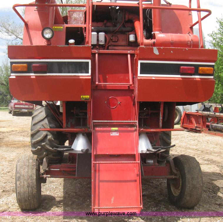 image for item G8279 1983 International 1460 Axial-Flow combine
