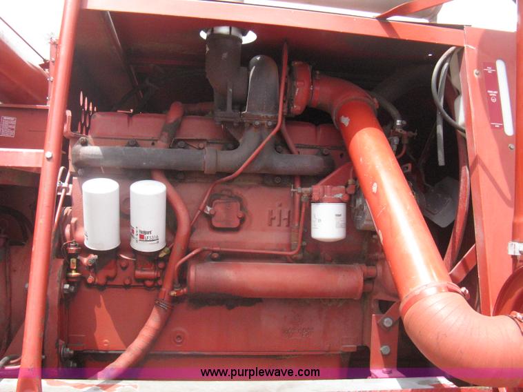 image for item G8279 1983 International 1460 Axial-Flow combine