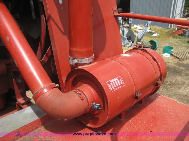 image for item G8279 1983 International 1460 Axial-Flow combine