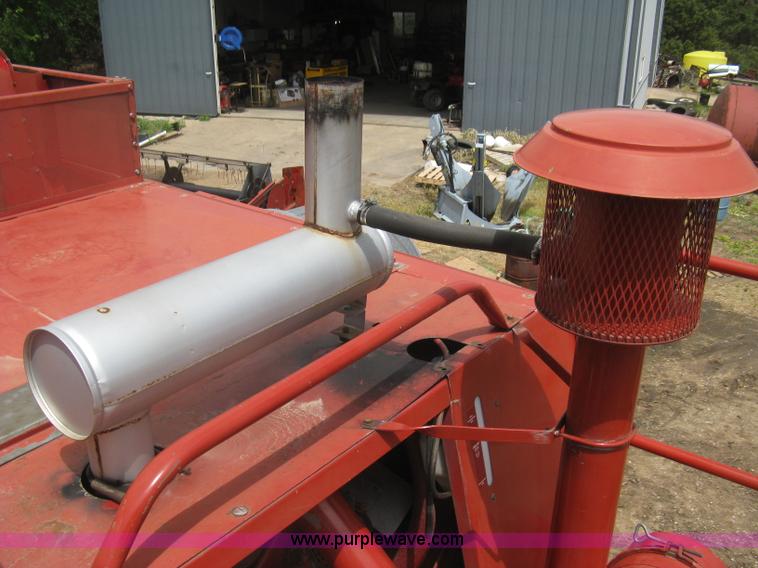 image for item G8279 1983 International 1460 Axial-Flow combine