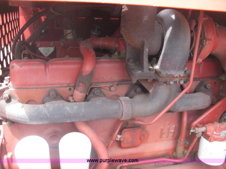 image for item G8279 1983 International 1460 Axial-Flow combine