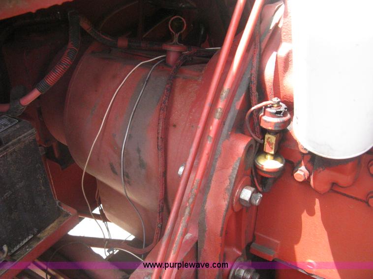 image for item G8279 1983 International 1460 Axial-Flow combine