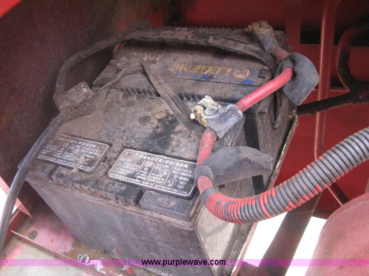 image for item G8279 1983 International 1460 Axial-Flow combine